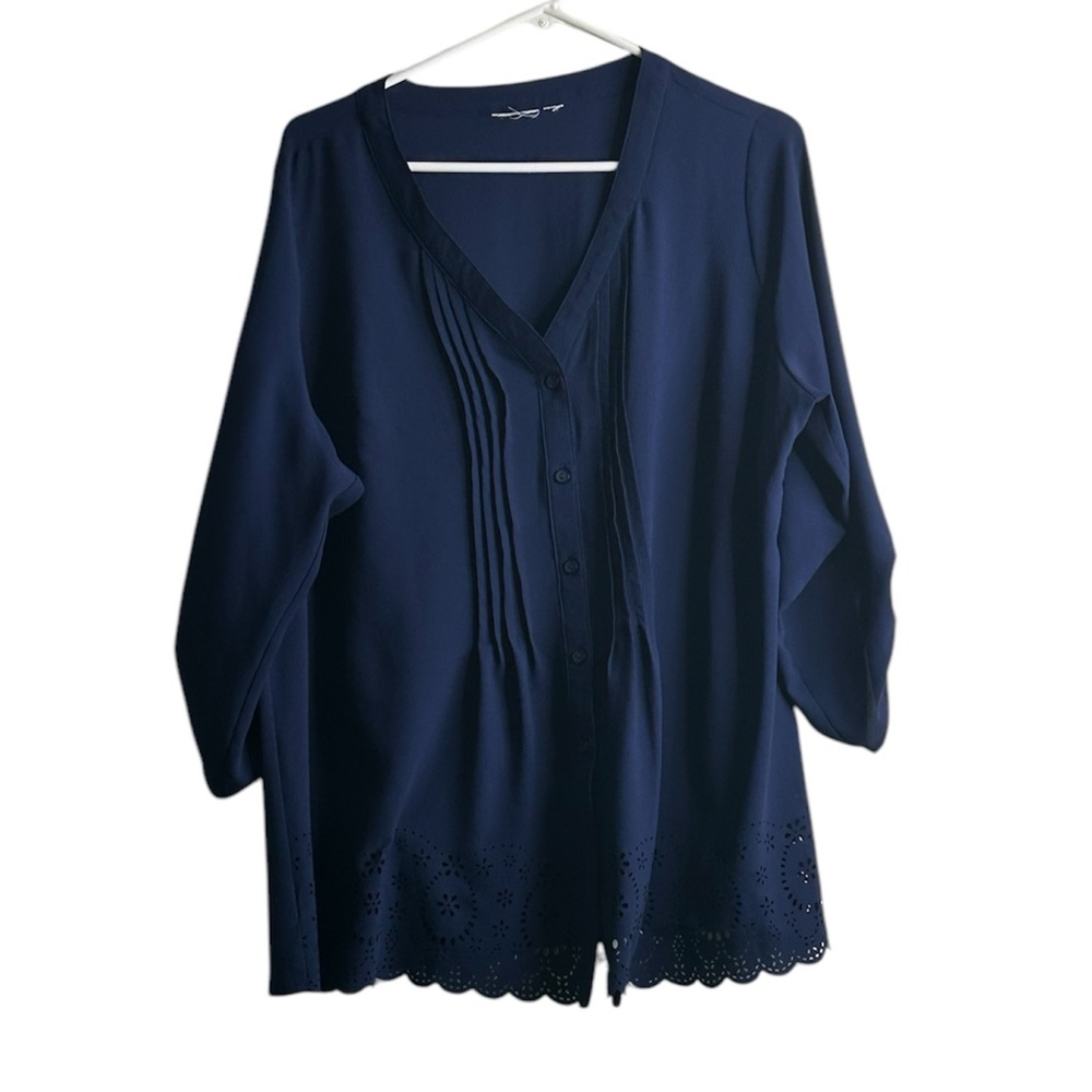 ⚡️ Navy Blue Eyelet 3/4 Sleeve Button Up Blouse P2P 25